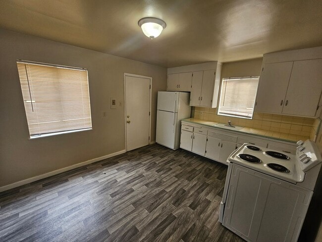 Building Photo - Cozy 1-Bed Oakland Apartment: San Leandro ...