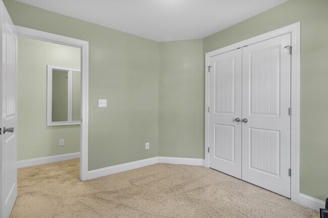 Building Photo - 112 Wild Oak Dr