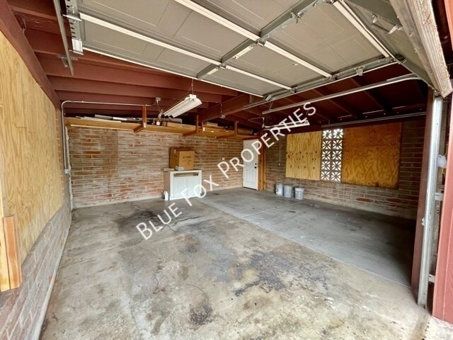 Building Photo - 729 N Alamo Ave