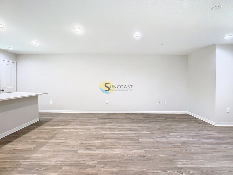 Building Photo - 3821 SW 43rd Ct