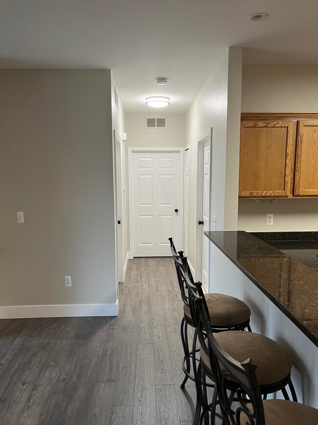 Building Photo - 5733 Twin Oaks Dr