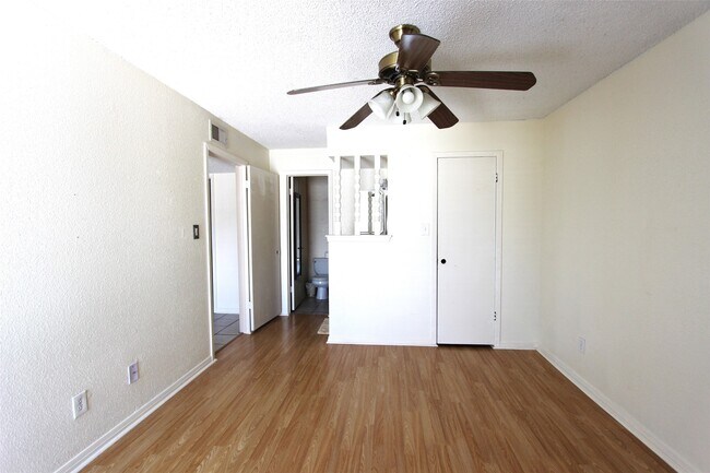 Building Photo - 250 El Dorado Blvd