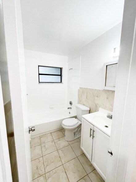 Building Photo - 4583 Barclay Cres
