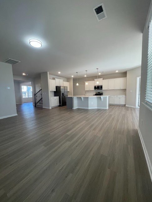 Building Photo - Spacious 4 Bed, 3.5 Bath Home with 2895 Sq...