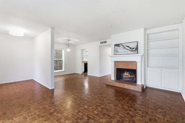 Building Photo - 6631 Valleyside Rd