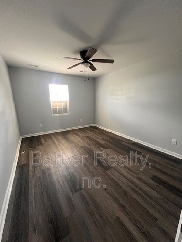 Building Photo - 1602 Pender St