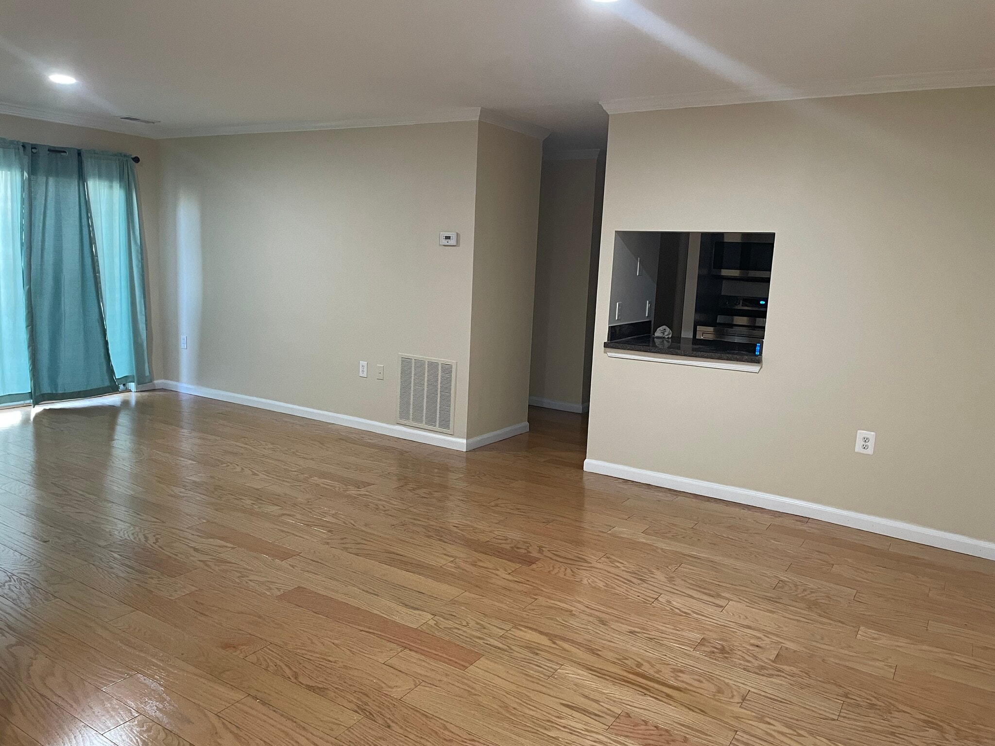 Living/dining area - 18308 Streamside Drive