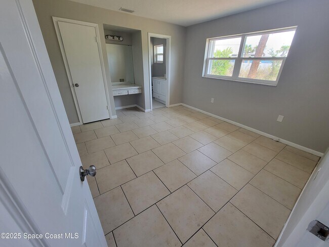 Building Photo - 2170 Emerald Ct