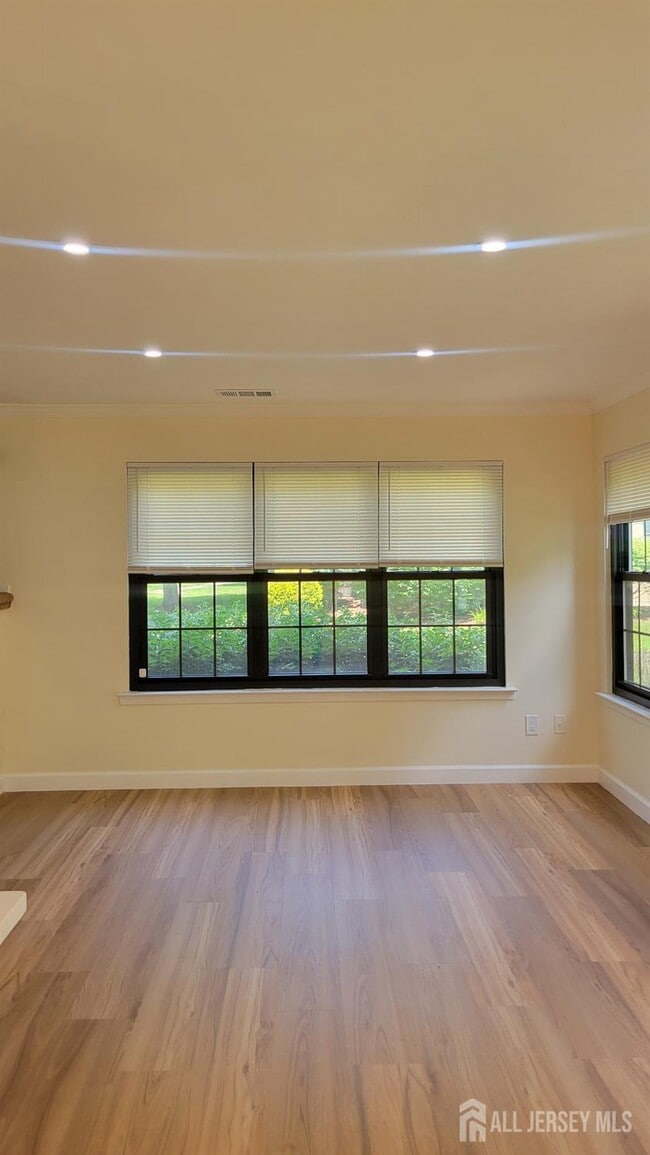 Building Photo - 138 Longfield Ct