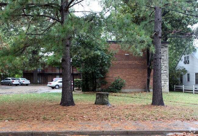 Building Photo - 605 Patterson St