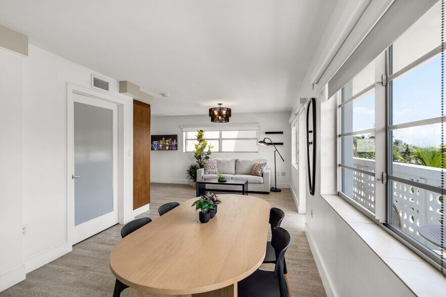 Building Photo - 1130 Ocean Dr