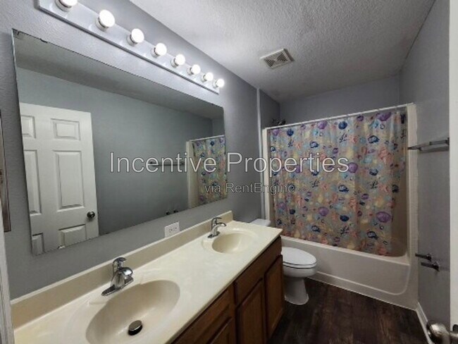 Building Photo - 509 Everest Way