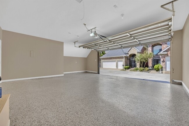 Building Photo - 7659 Ameswood Rd