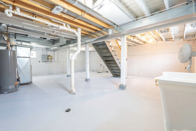 Building Photo - 636 Emerald Ave