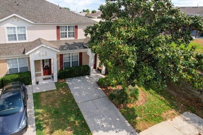 Building Photo - 2421 Silver Palm Dr