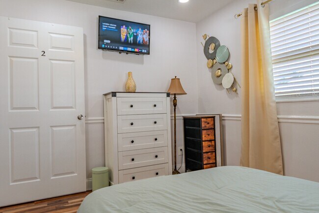 Building Photo - 1875 Williams Manor Ave