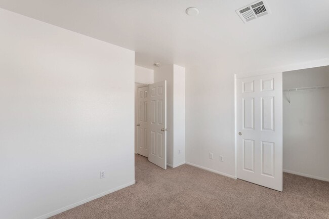 Building Photo - Cozy 3-Bedroom with Spacious Backyard!