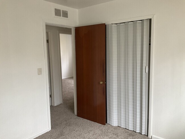 Building Photo - 14258 Plainview