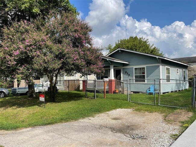 Building Photo - 217 Royder St