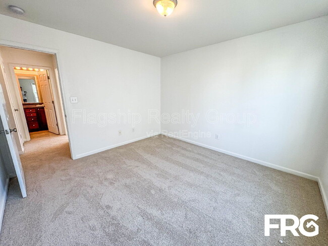 Building Photo - 1021 Jade Ln
