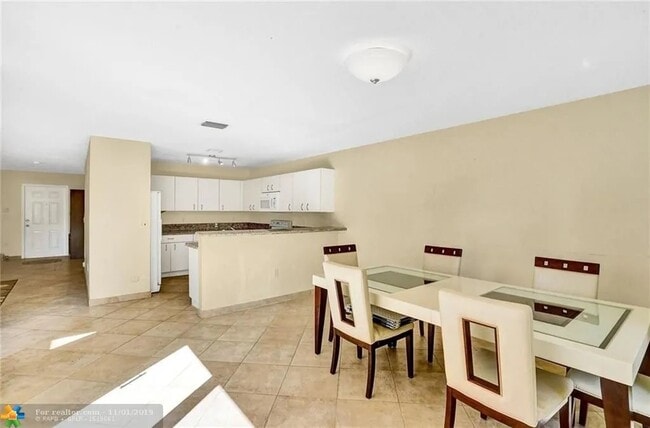 Building Photo - 4050 Eastridge Dr