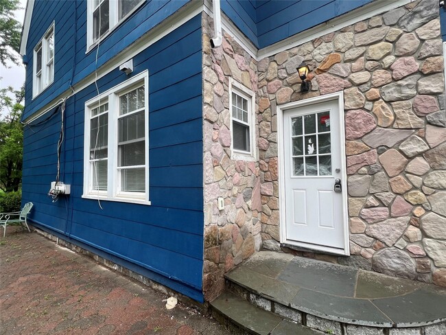 Primary Photo - 1061 Oregon Rd