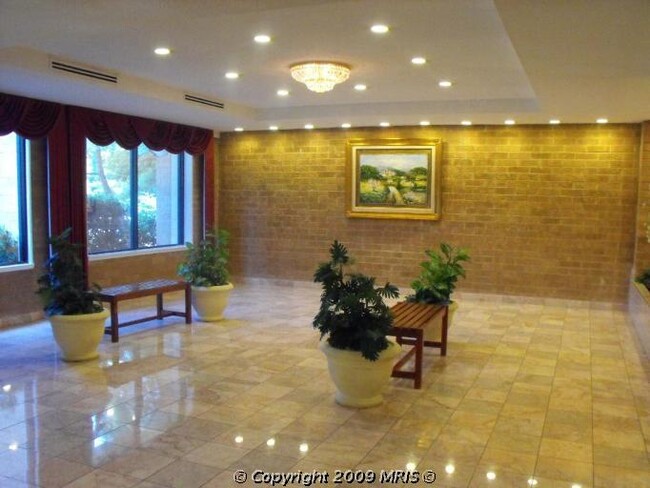 Lobby - 3101 S Manchester St