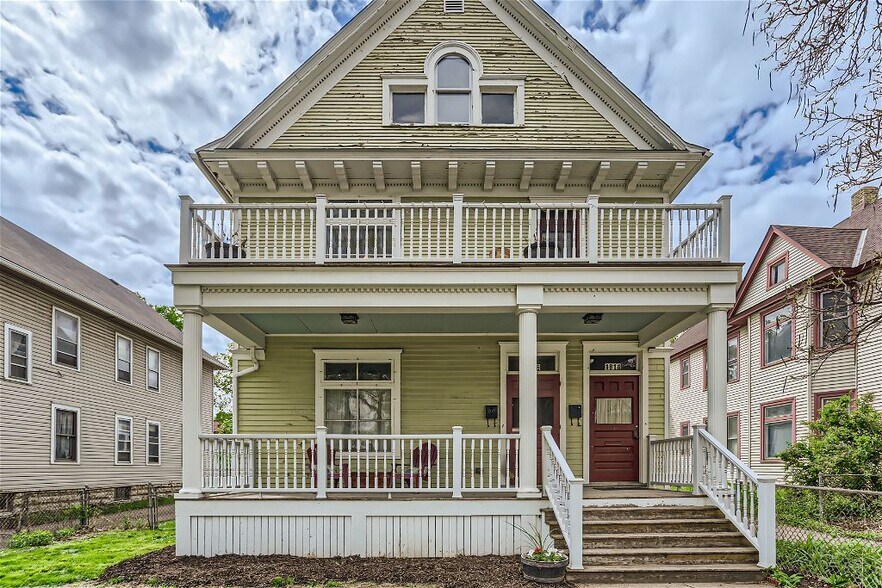 Building Photo - 1814 13th Ave S
