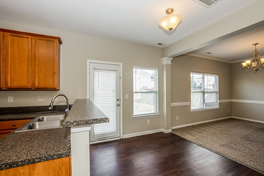 Building Photo - 1733 Larne Cir