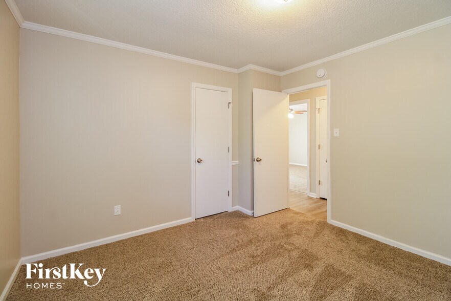 Building Photo - 625 Scott Dr