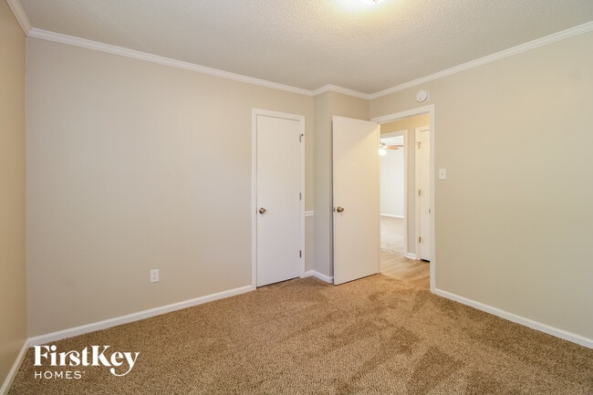 Building Photo - 625 Scott Dr