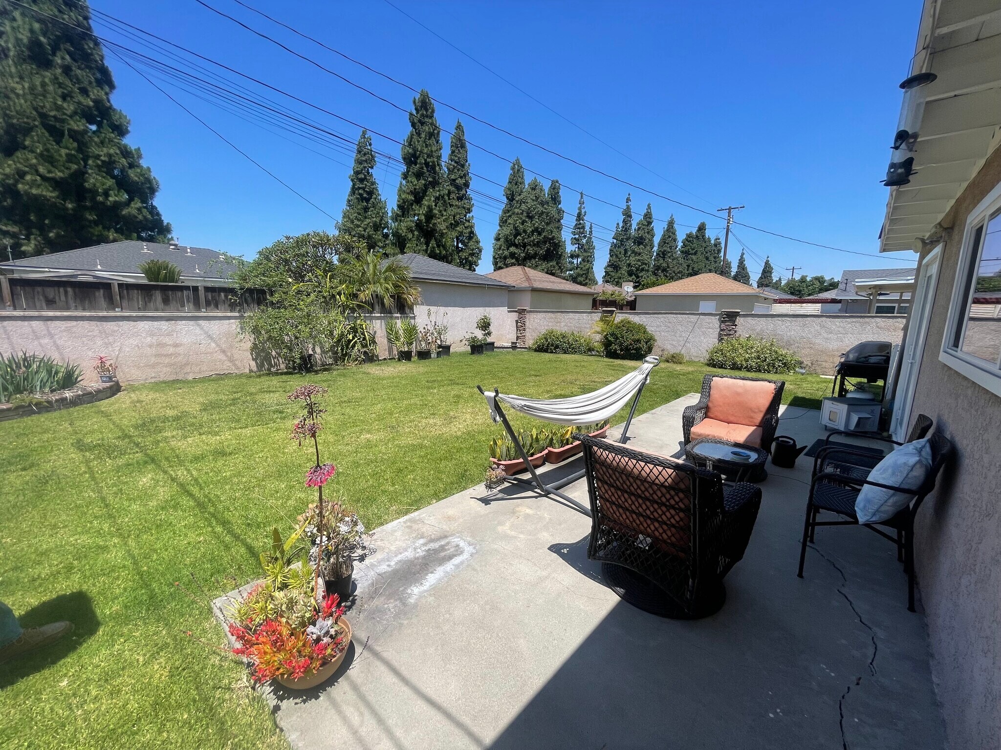 Building Photo - 5325 Dunrobin Ave