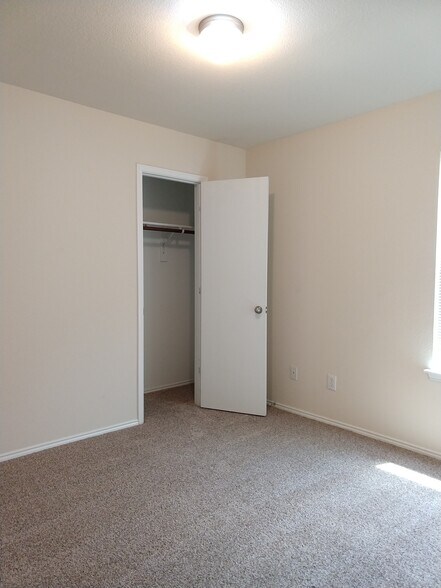 BEDROOM 3 - 510 Oxford Loop