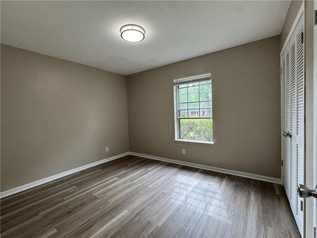 Building Photo - 1005 Navco Rd