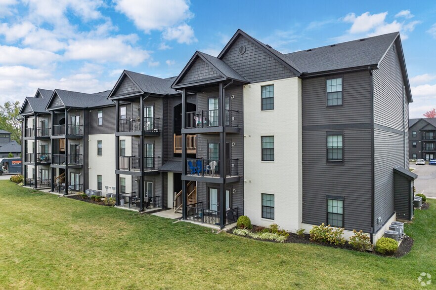 Building Photo - Adams Pointe