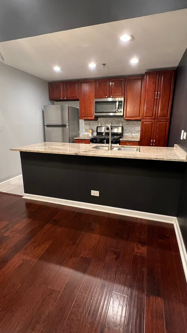 Building Photo - 475 Scots Dr