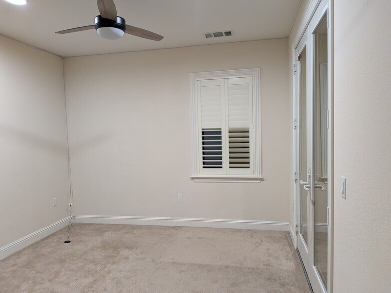 Building Photo - 427 Silvercrown Way