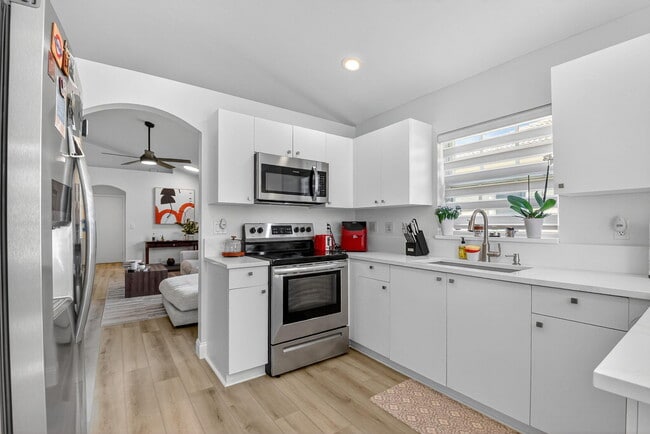 Building Photo - 1866 Capeside Cir