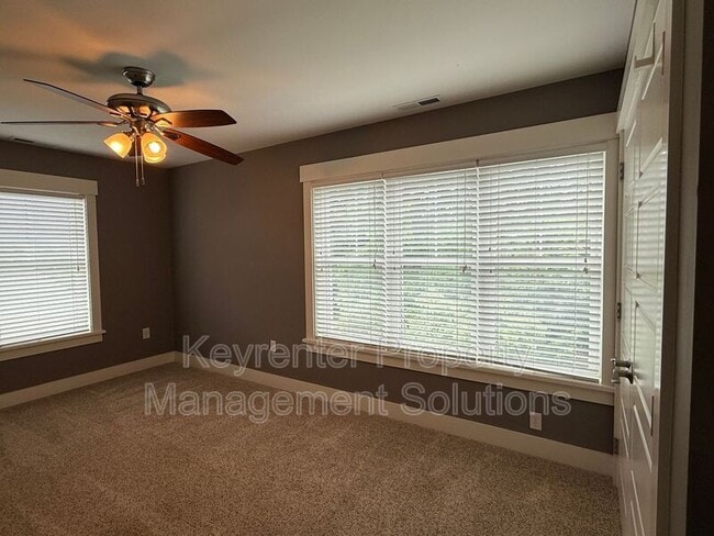 Building Photo - 2440 Belvue Rd