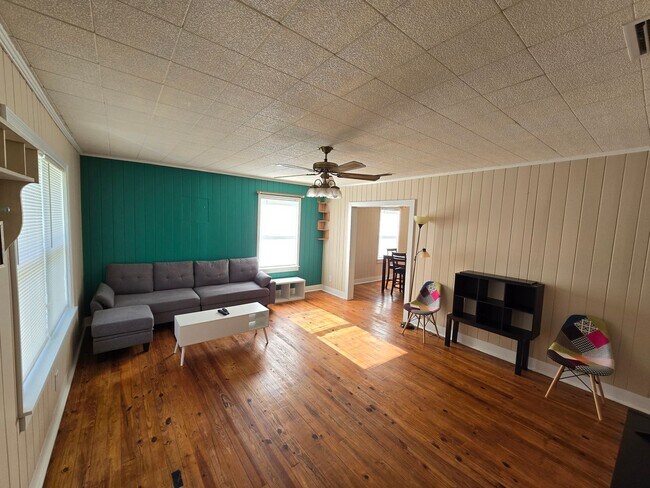 Building Photo - Midtown Charmer- Price reduced.  Call to see house today!!