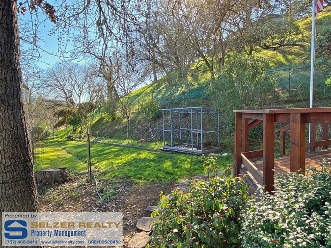 Building Photo - 293 Toyon Rd