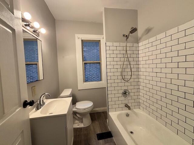 Building Photo - 823 Oakwood Ave