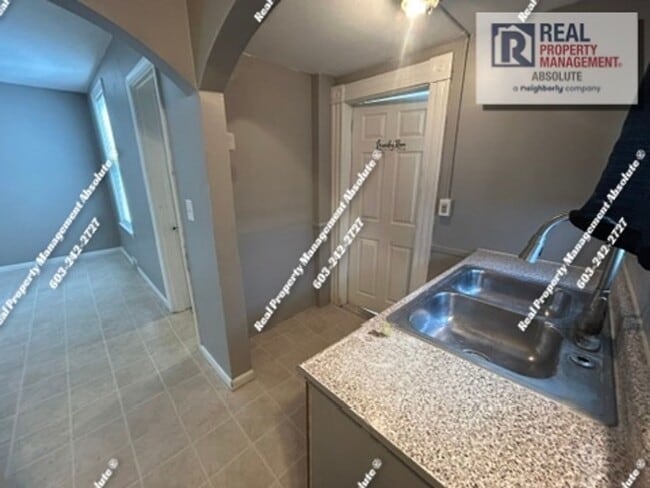 Building Photo - Large First-Floor 3BR Near Downtown Manchester