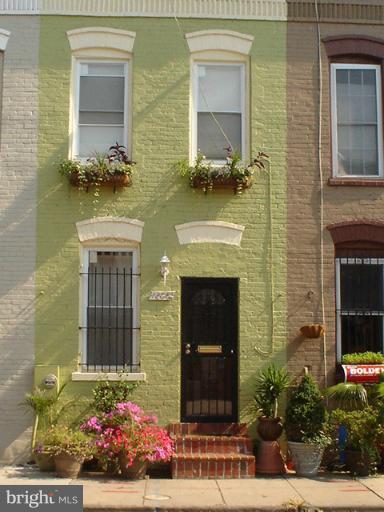 Cute Row House on Wylie St NE - 1208 1/2 Wylie St NE