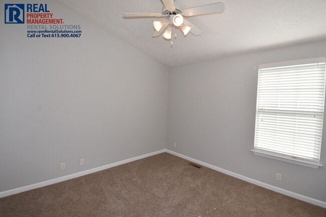 Building Photo - Great 2BR/2.5BA Murfreesboro townhome less than 2 miles from MTSU!