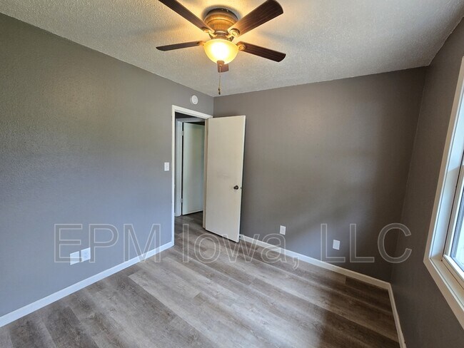Building Photo - 1242 Edgewood Dr