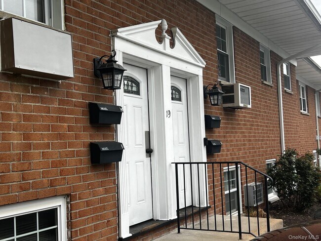 Building Photo - 19 Alpine Dr