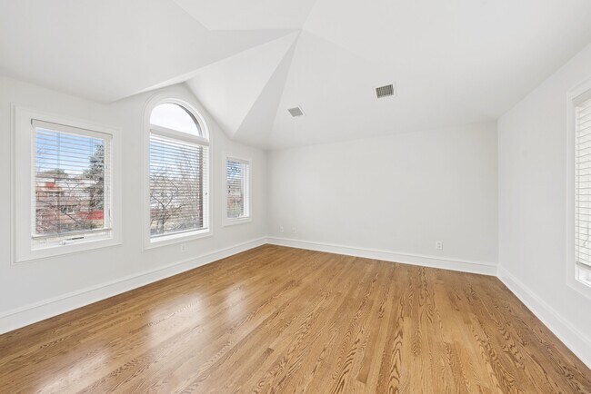 Building Photo - 400 Clayton St