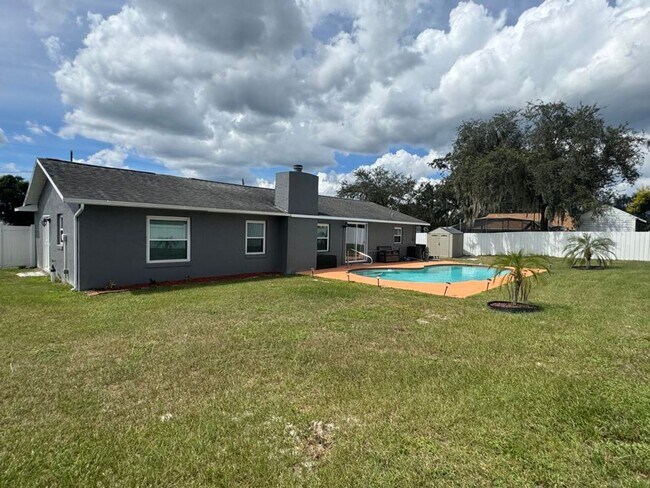 Building Photo - 3/2 Pool Home in Deltona Lakes