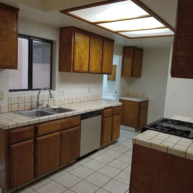 Building Photo - 21640 Brook Dr